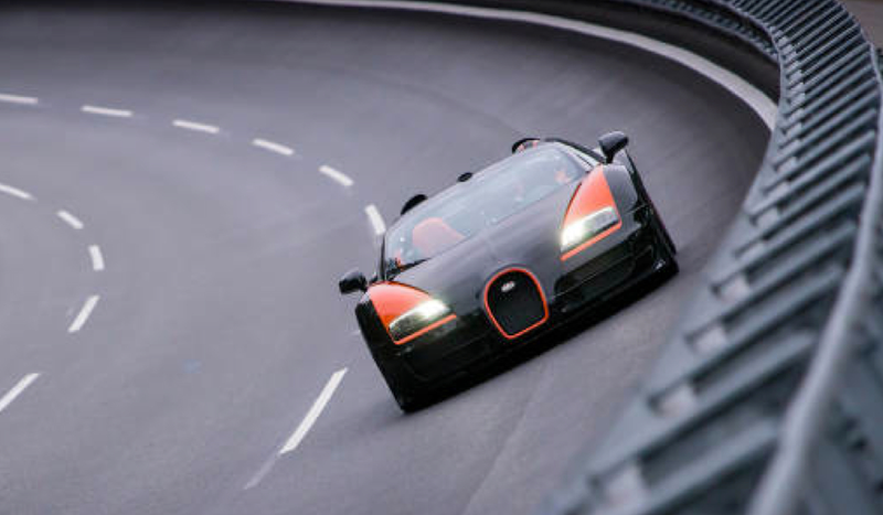 Illustration for article titled The Bugatti Veyron Grand Sport Vitesse Is The Fastest Convertible In The World